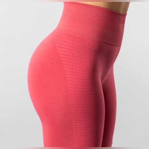 Alphalete cherry crush biker amplify seamless shorts Small - Picture 2 of 6